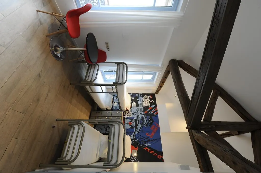 The 3 Ducks Eiffel Tower By Hiphophostels Paris Hostel