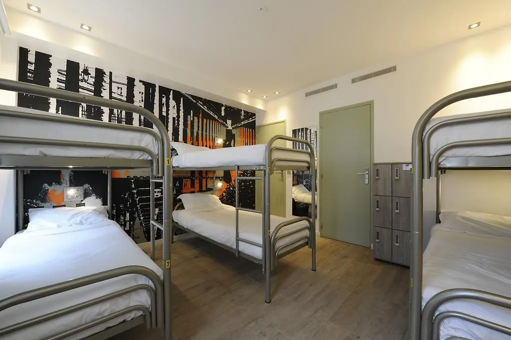 Hostel The 3 Ducks Eiffel Tower By Hiphophostels Paris
