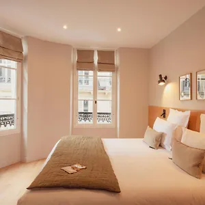 Tinah Paris, Champs Elysees Hotel